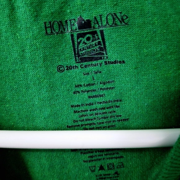 Green Home Alone Graphic Tee - Large - Picture 4 of 4